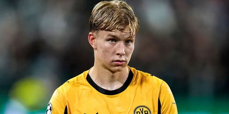 Cầu Thủ Daniel Svensson - Hậu Vệ Cánh Trái Thụy Điển