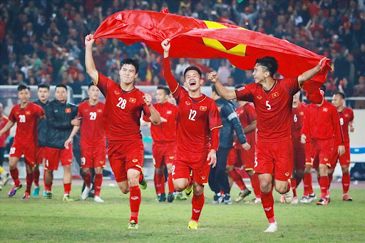 Cầu Thủ Đá Bóng – Những Chiến Binh Tỏa Sáng Trên Sân Cỏ