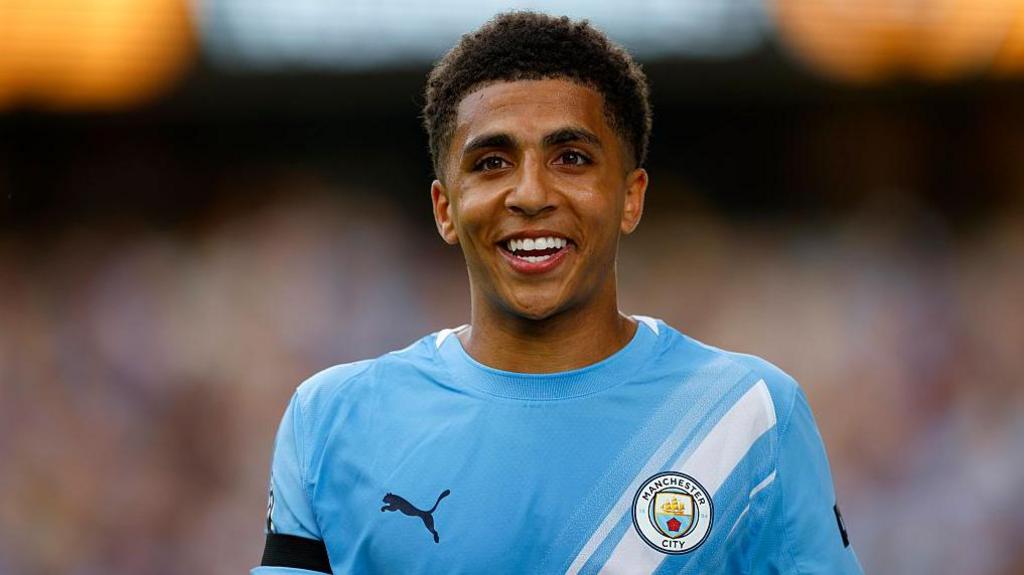 Rico Lewis: Tâm điểm của Manchester City trong Kỷ nguyên Mới
