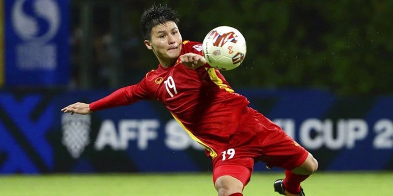 Nguyễn Quang Hải - Phù thủy sân cỏ tỏa sáng rực rỡ nhất