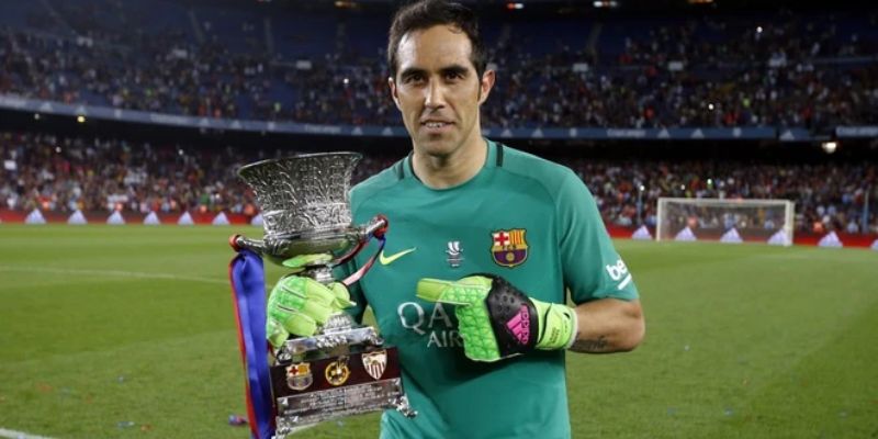 Claudio Bravo – Người Gác Đền Huyền Thoại Của Bóng Đá Chile